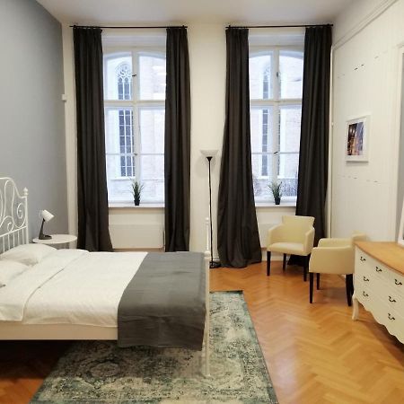 Filinhome Zmaj Jovina Suite Нови Сад Екстериор снимка