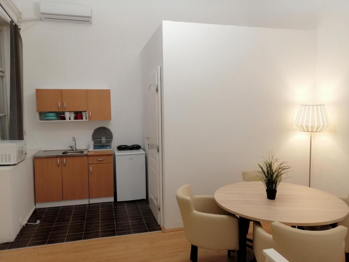 Filinhome Zmaj Jovina Suite Нови Сад Екстериор снимка