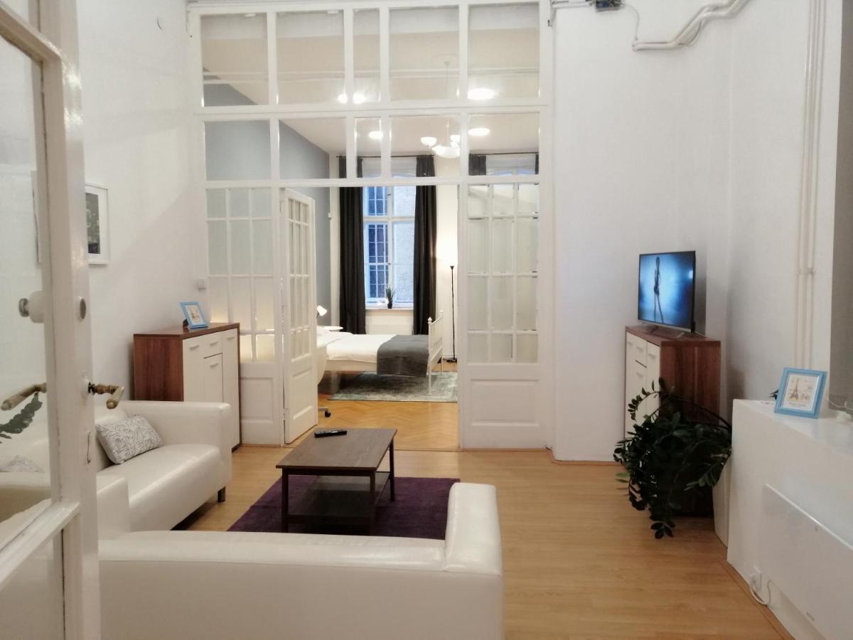 Filinhome Zmaj Jovina Suite Нови Сад Екстериор снимка