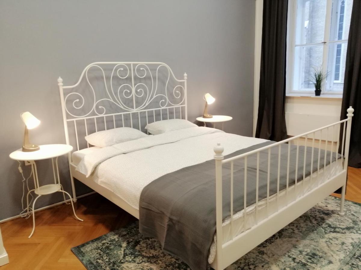Filinhome Zmaj Jovina Suite Нови Сад Екстериор снимка